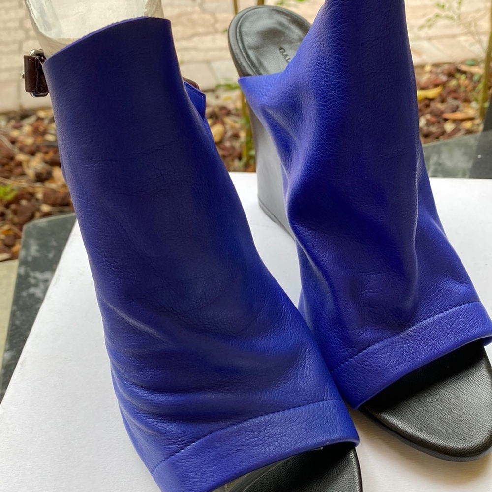 Balenciaga size 10 vintage sandals NEW